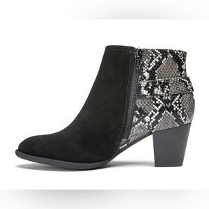 New Vionic Naomi Snakeskin Booties Size 10 Black